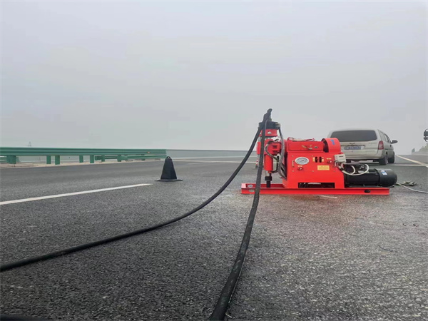 大涌镇马路路基路面开裂下沉注浆加固灌浆