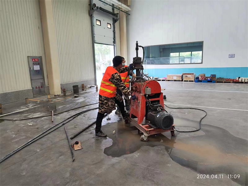 大涌镇厂房地面下沉塌陷注浆加固施工